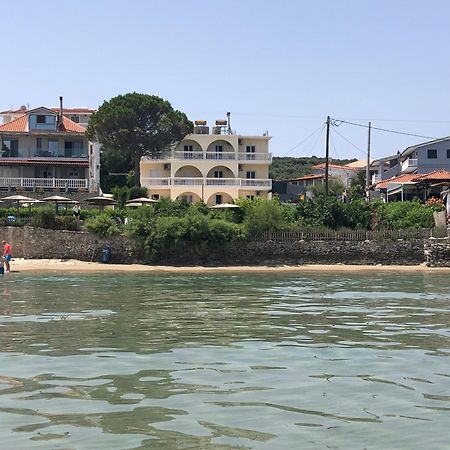 Red Sun Apartments Amoudi Bagian luar foto