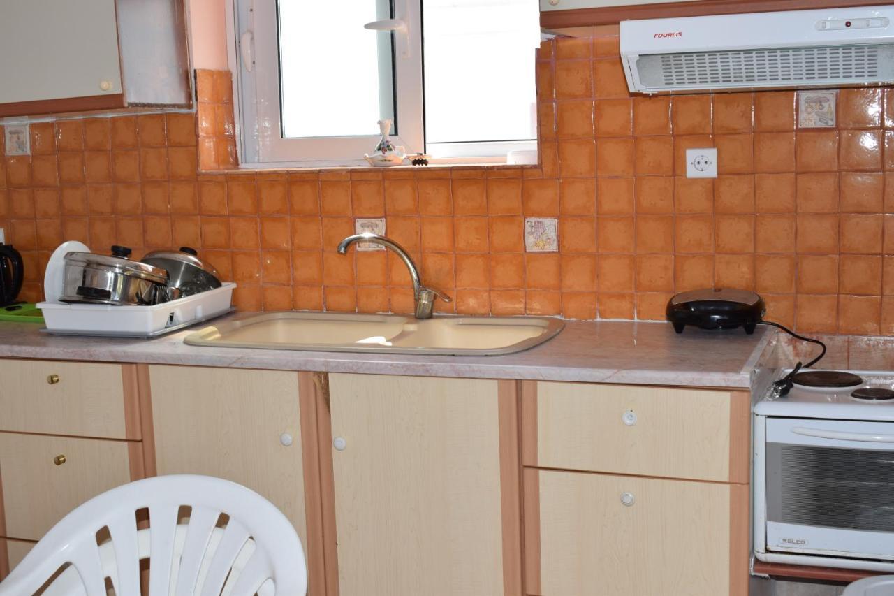 Red Sun Apartments Amoudi Bagian luar foto
