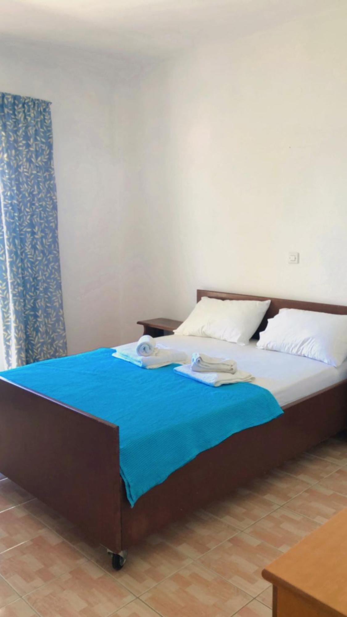 Red Sun Apartments Amoudi Bagian luar foto