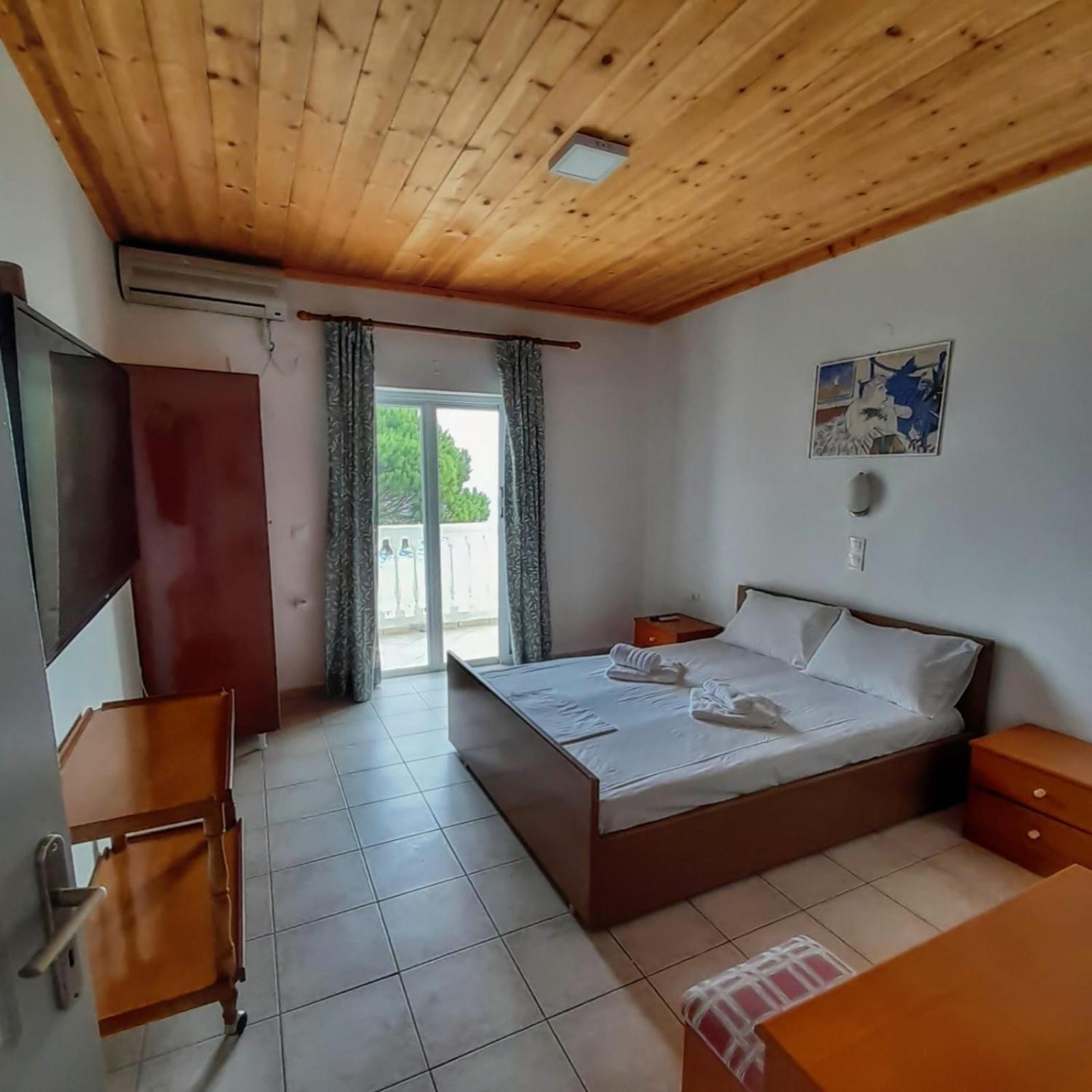 Red Sun Apartments Amoudi Bagian luar foto